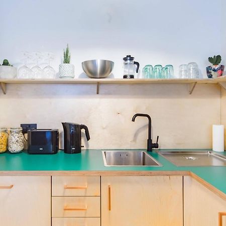The Plywood Flat, Modern Style In A Traditional Tenement Edimburgo Exterior foto