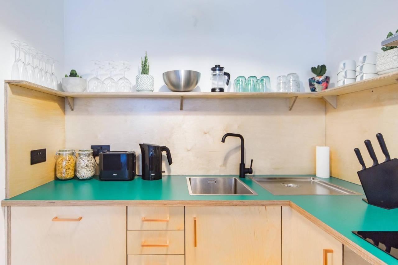 The Plywood Flat, Modern Style In A Traditional Tenement Edimburgo Exterior foto