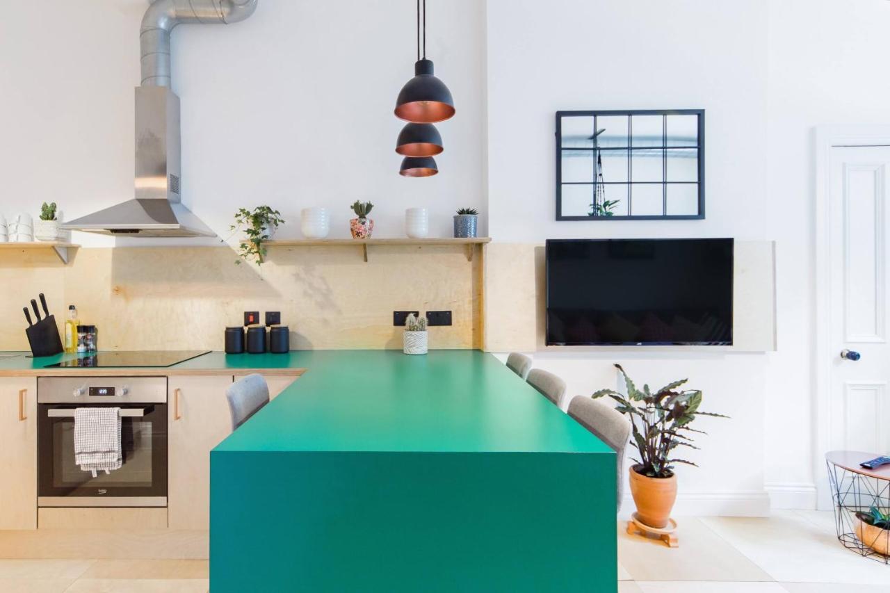 The Plywood Flat, Modern Style In A Traditional Tenement Edimburgo Exterior foto