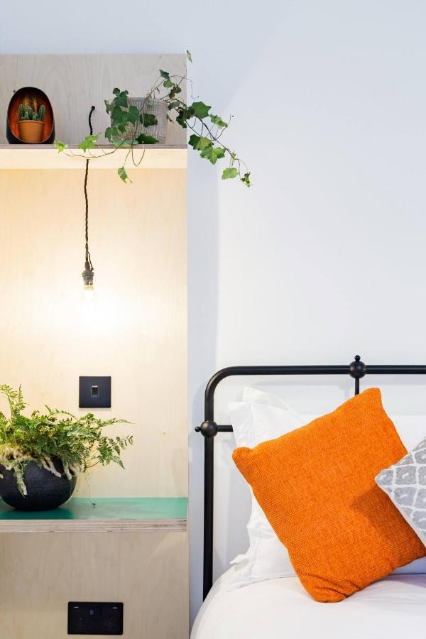 The Plywood Flat, Modern Style In A Traditional Tenement Edimburgo Exterior foto